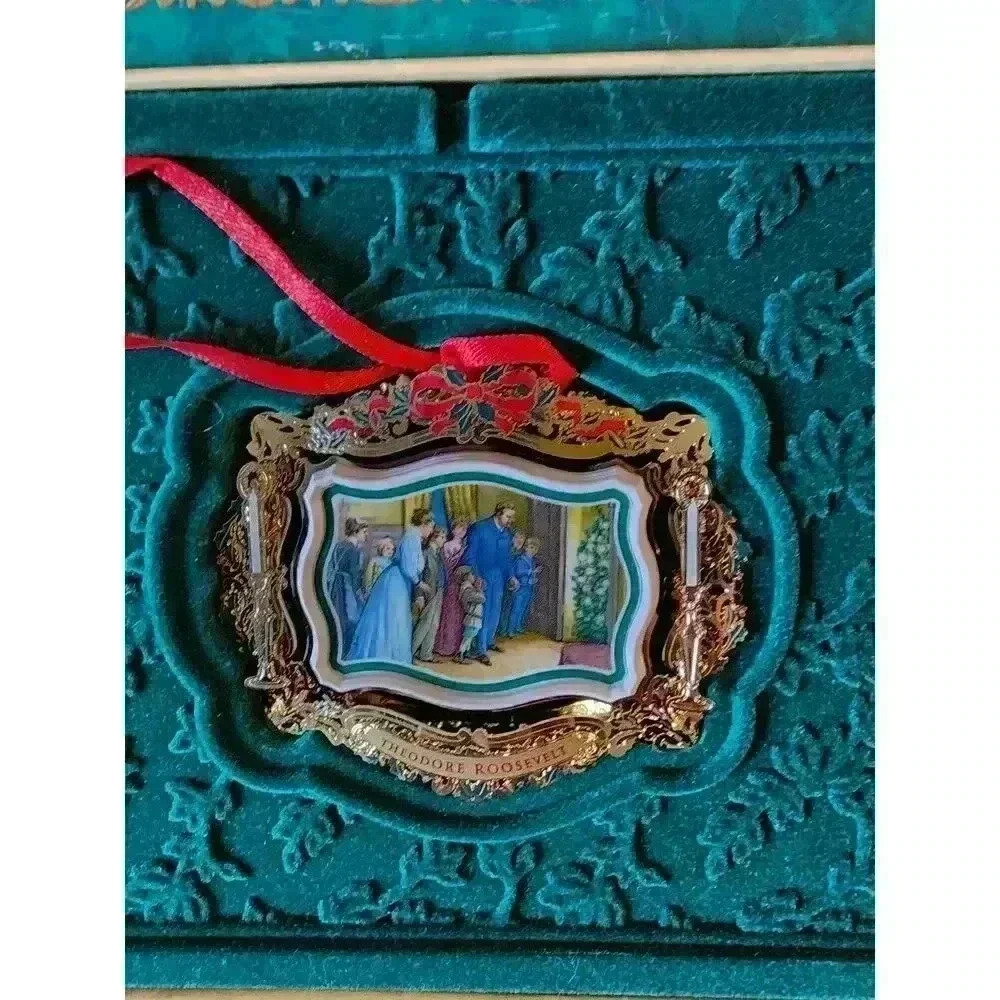 2011 The White House Christmas Ornament